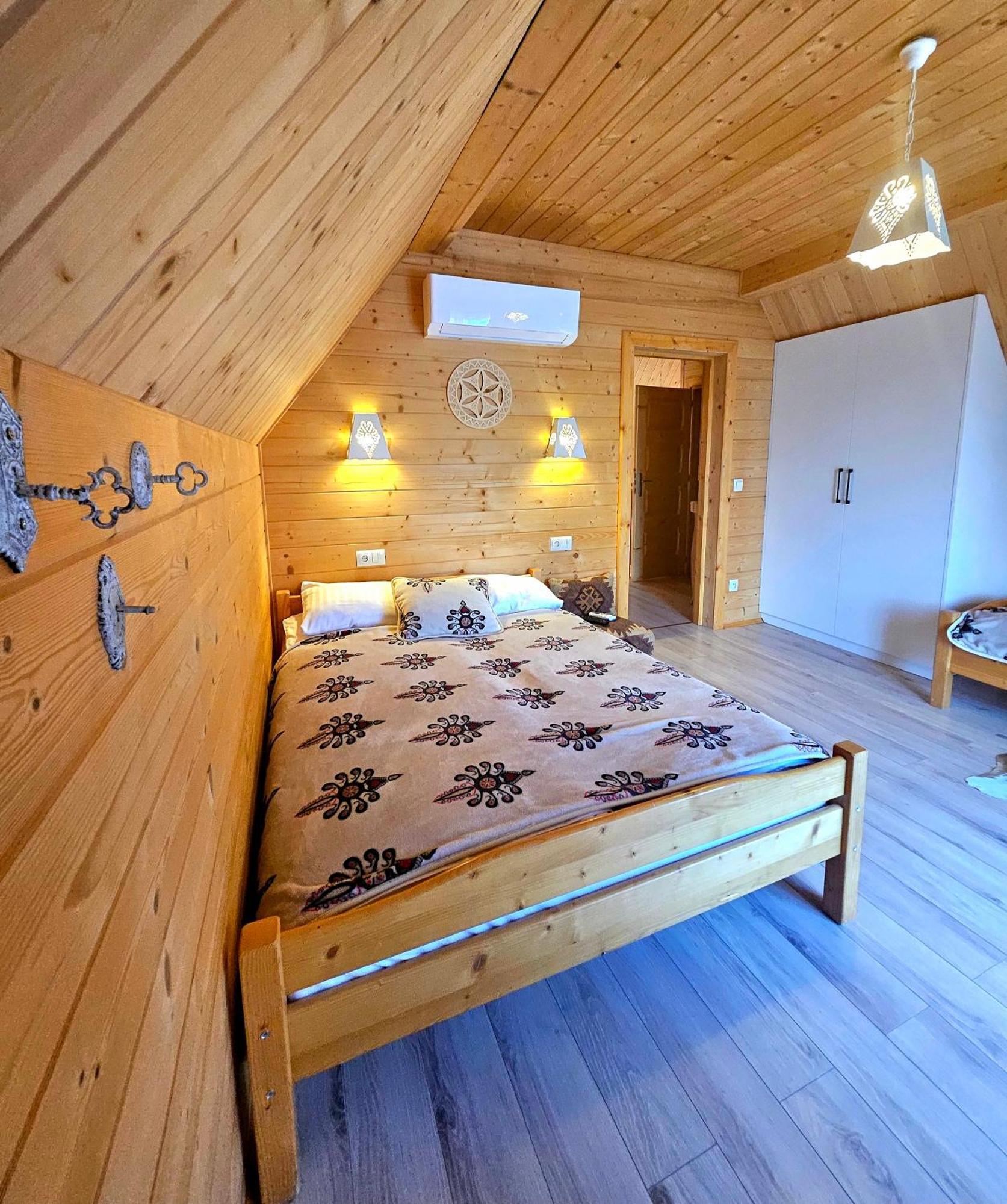 Goralska Chatka 2 Highland Cottage - Split Ac, Jacuzzi, Sauna, Private Parking, Mountains View, Garden, Zakopane Ngoại thất bức ảnh